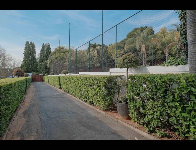 7 BEDROOM HOUSE FOR SALE IN MORELETAPARK